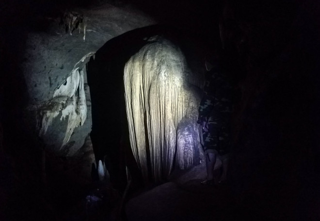 Khám phá hang động hoang sơ đầy mê mẩn giữ núi rừng Quảng Trị - 18