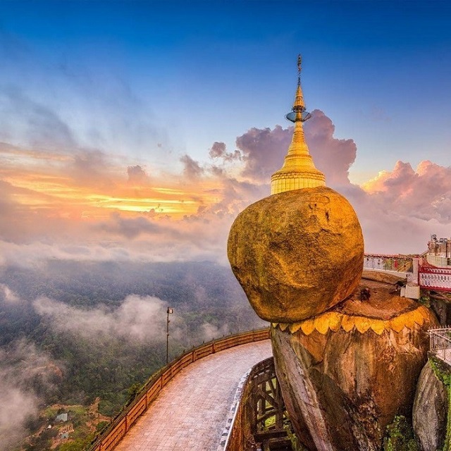 Kỳ lạ hòn đá dát vàng khổng lồ tại Myanmar nằm cheo leo trên vách đá hàng thế kỷ mà không rơi - 5