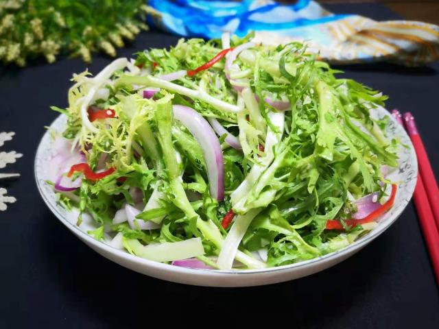 Loại rau rẻ bèo ngoài chợ không chỉ là ”thần dược” giải độc gan còn làm salad cực ngon