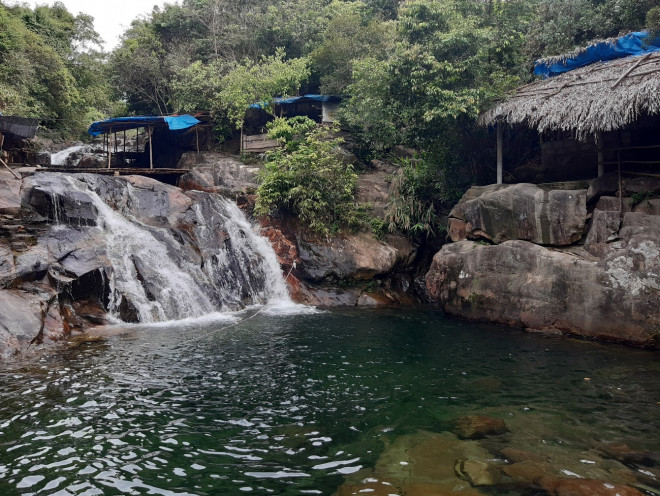 Mát rượi dòng nước trong xanh ở thác Bồ Ghè-Du lịch