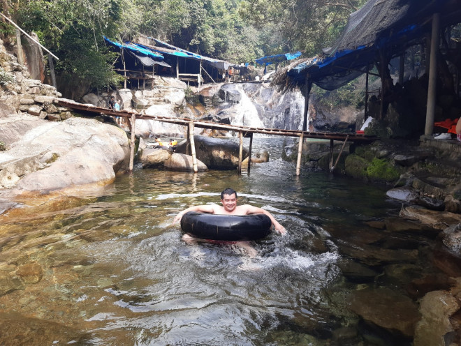 Mát rượi dòng nước trong xanh ở thác Bồ Ghè - 11