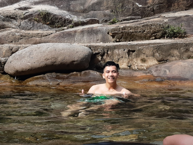 Mát rượi dòng nước trong xanh ở thác Bồ Ghè - 7