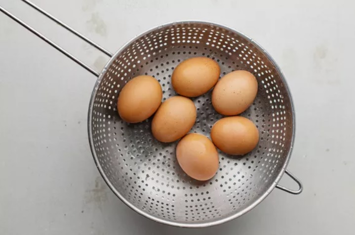 Người Trung Quốc tin rằng làm trứng gà theo cách này sẽ mang lại may mắn - 4