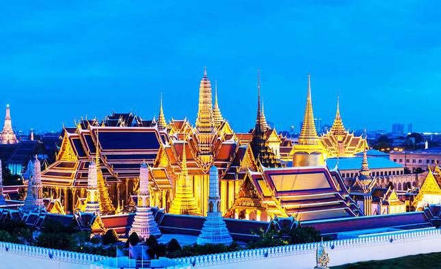 Thăm cung điện hoàng gia dát hàng triệu lá vàng ở Thái Lan - 2