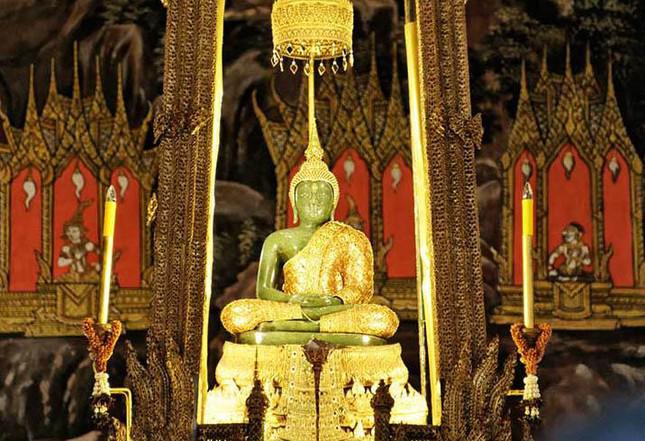 Thăm cung điện hoàng gia dát hàng triệu lá vàng ở Thái Lan - 5