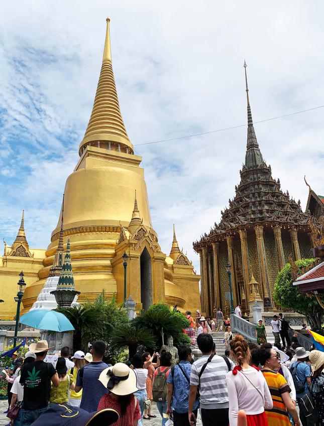Thăm cung điện hoàng gia dát hàng triệu lá vàng ở Thái Lan - 8