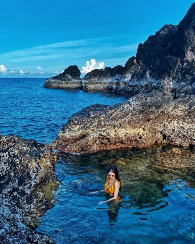 Thăm hồ vô cực và khe sung sướng ở đảo Phú Quý - 