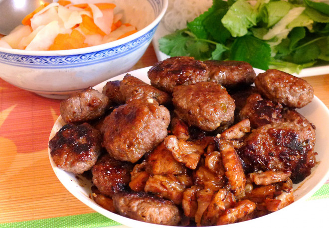Thịt chả ai cũng biết, nhưng chả ngan nướng mới là đặc sản ngon tuyệt vời của người Hà Nội
