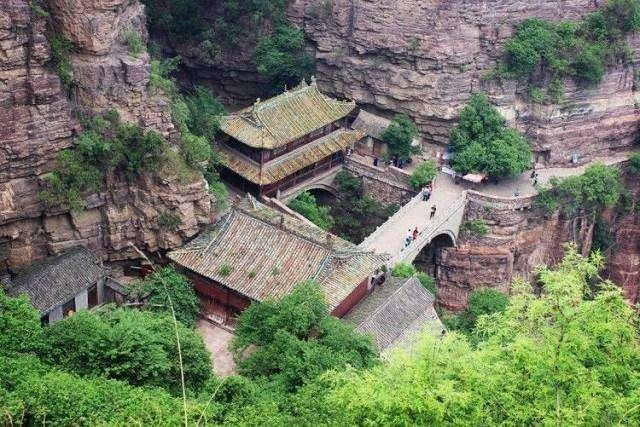 Thót tim trước ngôi chùa cổ cheo leo giữa hai vách đá từng xuất hiện trong bộ phim Ngoạ Hổ Tàng Long - 5