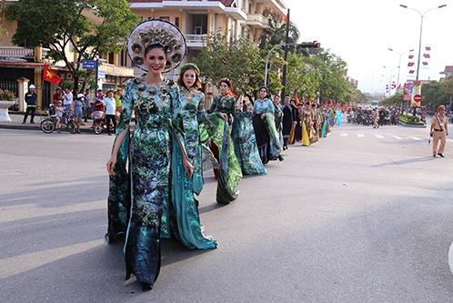 Tuần lễ văn hoá du lịch Đồng Hới năm 2018 được tổ chức nhằm quảng bá hình ảnh du lịch Quảng Bình. Ảnh: Hoàng Táo