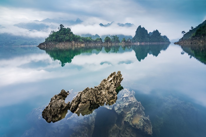 Khung cảnh ở hồ Na Hang 