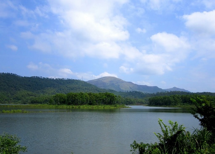 Các hồ đẹp ở Quảng Ninh- hồ Yên Trung