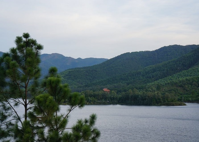 Các hồ đẹp ở Quảng Ninh- hồ Khe Chè