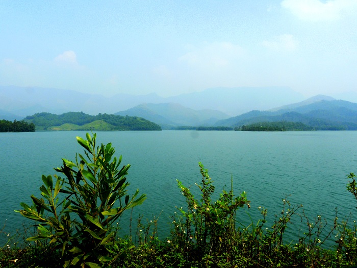 Các hồ đẹp ở Quảng Ninh- hồ Bến Châu