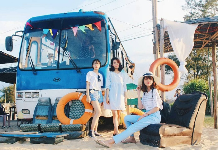 khám phá Bus cafe khi Du lịch biển Thuận An Huế