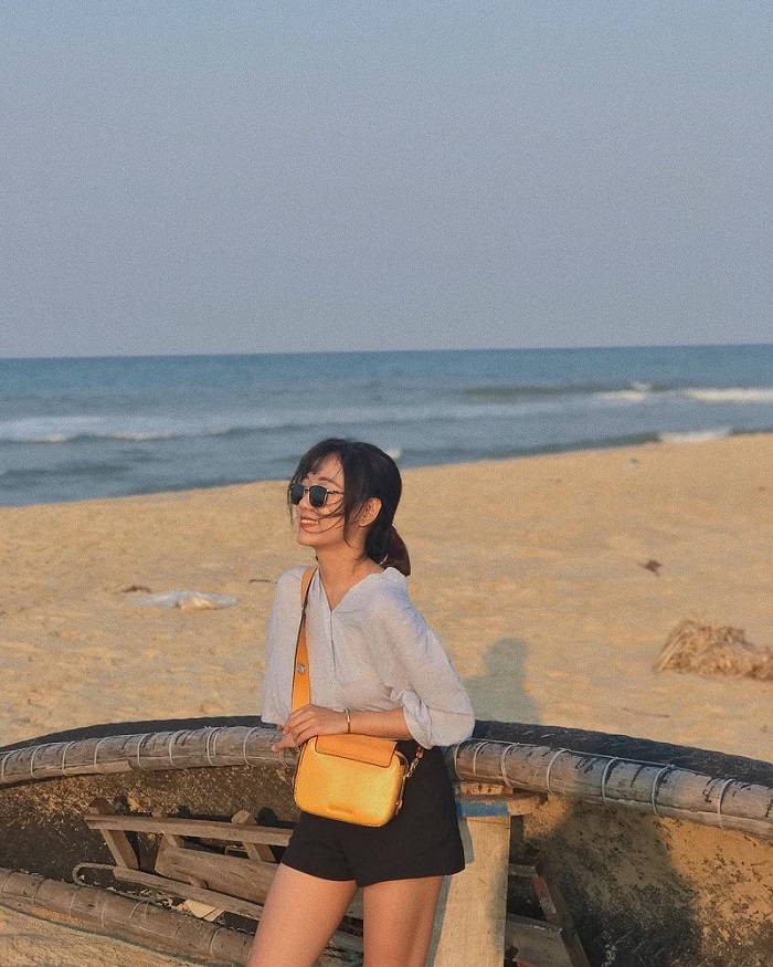  check in bên bờ biển khi Du lịch biển Thuận An Huế