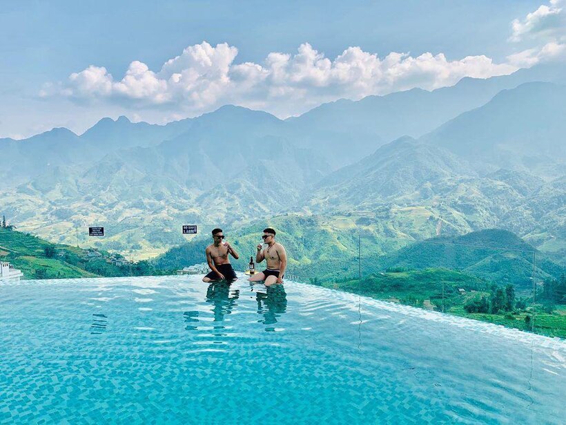 Bamboo hotel có bể bơi vô cực view Fansipan “chanh xả” cực chất