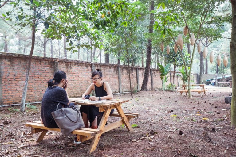 Vườn Quả Villa là một trong số những homestay - biệt thự gần với trung tâm Hà Nội. Những căn biệt thự sẽ được đặt kế bên rừng thông của khu du lịch Thiên Phú Lâm; cách khoảng 40km ( 1 tiếng chạy xe ).