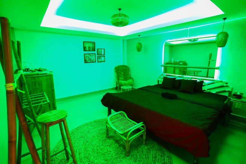 Lồng Đèn Đỏ Hotel: Khách sạn tình nhân cực xinh giữa lòng Sài Gòn