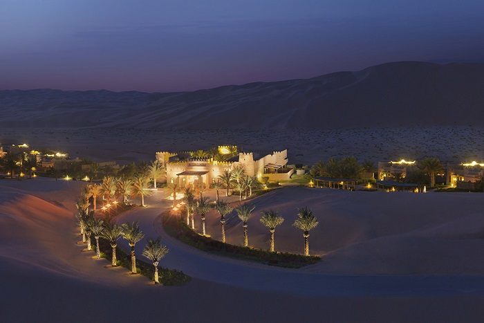 Resort trên sa mạc Dubai lung linh như một cung điện khách sạn trên sa mạc Dubai