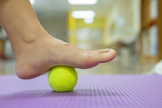 15 Tips giúp chữa chứng đau bàn chân cho nhân viên khách sạn hay đứng làm việc