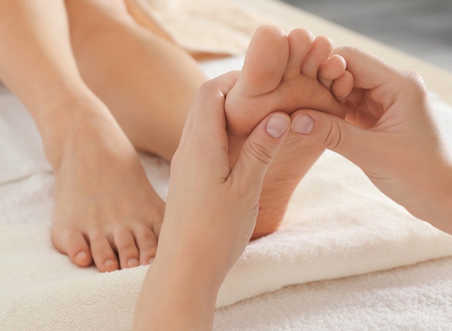 15 Tips giúp chữa chứng đau bàn chân cho nhân viên khách sạn hay đứng làm việc