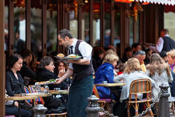 5 suy nghĩ sai lầm về nghề phục vụ nhà hàng