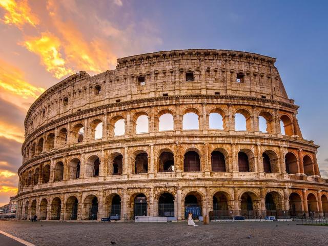 Công trình nào ở Italia được coi là một trong bảy kỳ quan của thế giới hiện đại?