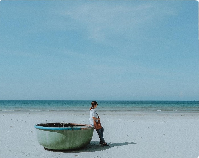 cát trắng - điểm nổi bật của Bãi biển Châu Tân 