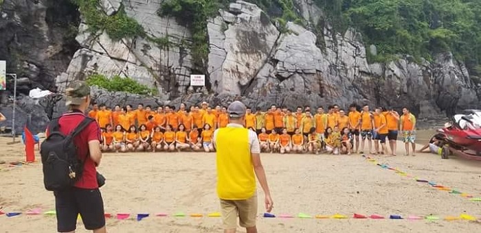 team building - hoạt động lý thú tại Bãi biển Tùng Thu