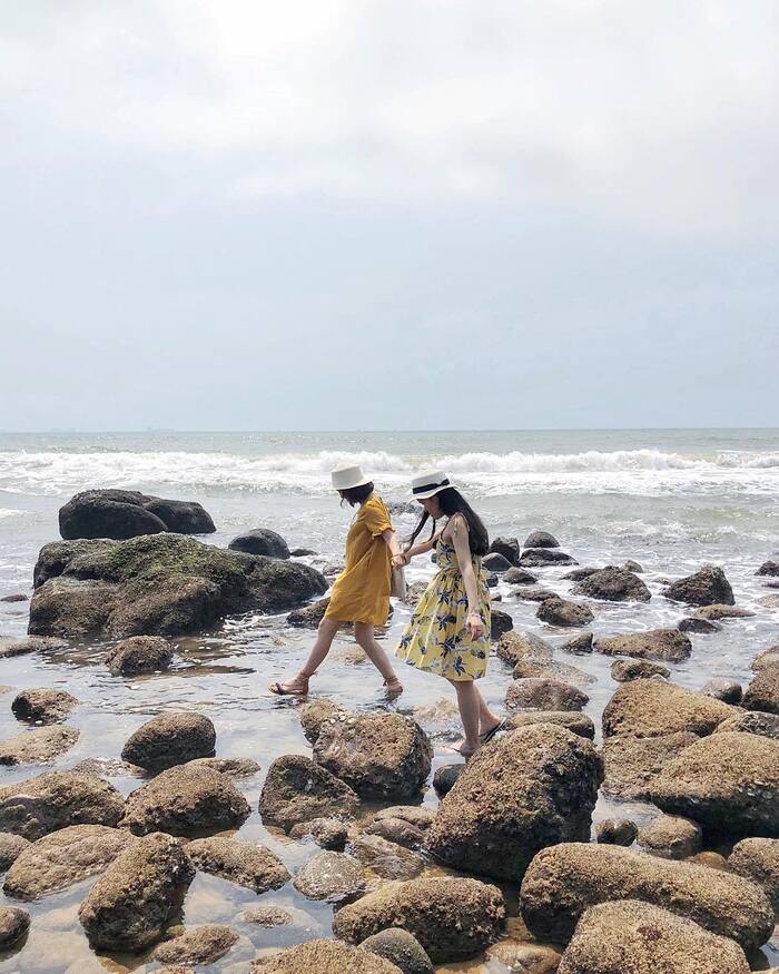Có hẹn với bờ biển tại Bãi Đông Thanh Hóa – Điểm dừng chân hoang sơ chưa từng ‘hạ nhiệt’ trong mùa du lịch