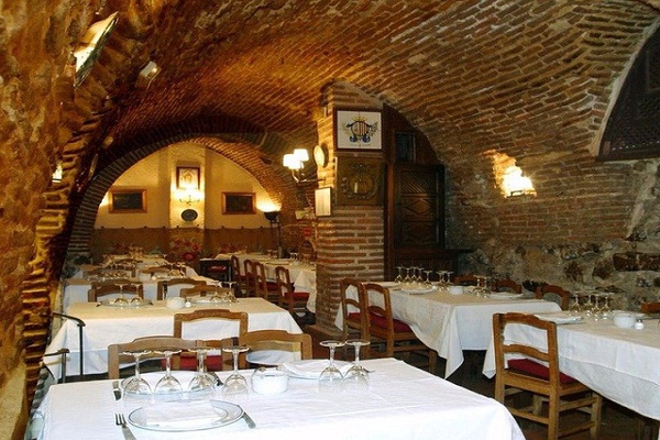 Bên trong nhà hàng lâu đời nhất thế giới có gì?