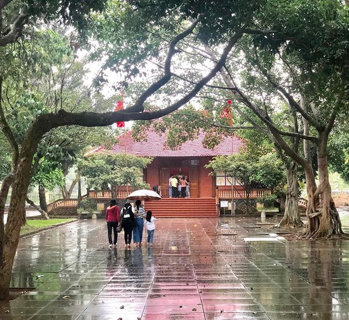 vườn đỏ điểm check in ở Cao nguyên Vân Hòa