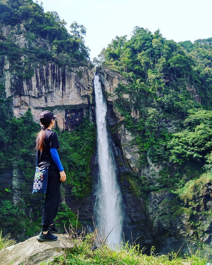 Thác Háng Tề Chơ là thác nước đẹp ở Tây Bắc