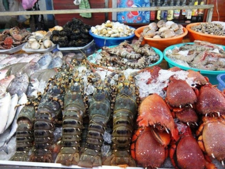 Chợ Dương Đông nổi tiếng với vô số các loại hải sản tươi sống