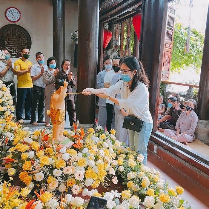 lễ chùa - hoạt động phổ biến tại Chùa Hang Đồ Sơn