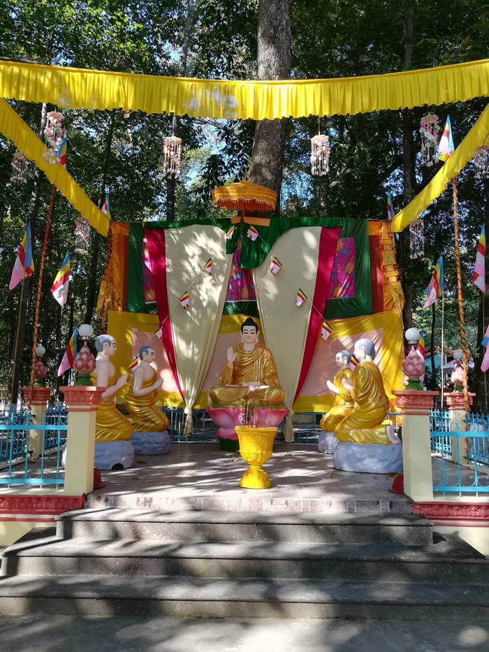 Viếng chùa Hạnh Phúc Tăng - Tượng Phật vào ngày lễ lớn