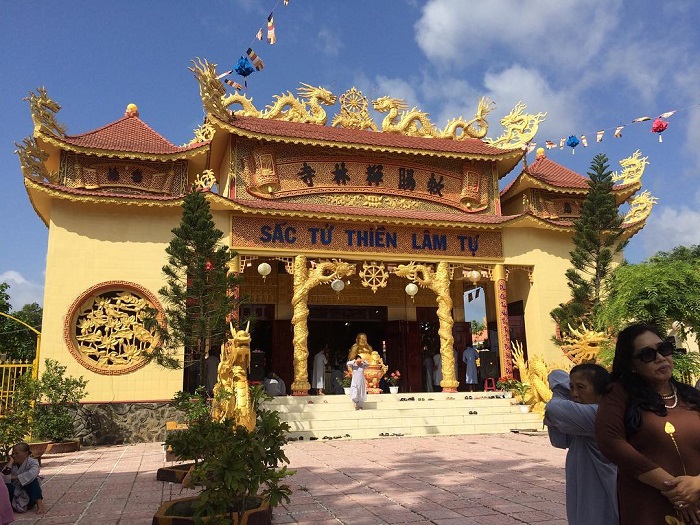 chùa Thiền Lâm Huế - khuôn viên rộng rãi
