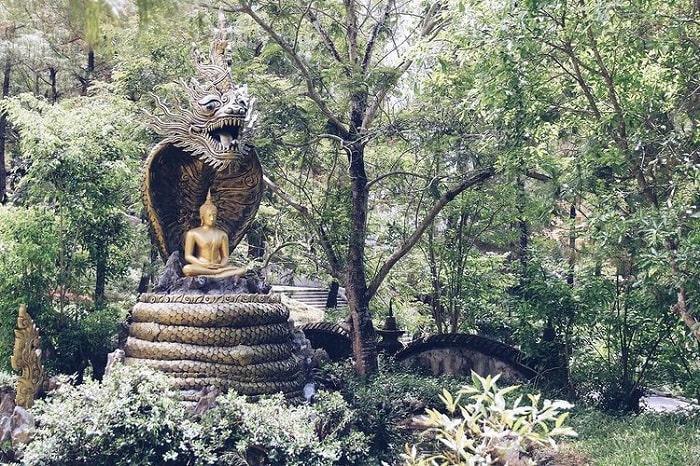 chùa Thiền Lâm Huế - vườn tượng Phật