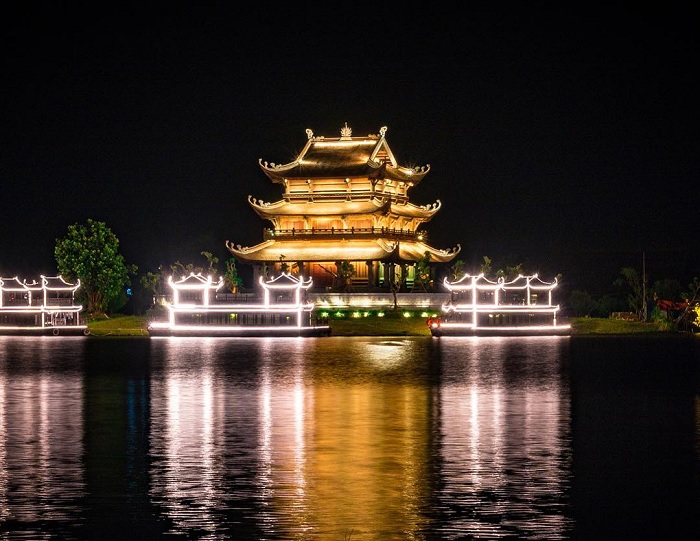 ban đêm - khung cảnh đẹp tại Chùa Vàng Ninh Bình 