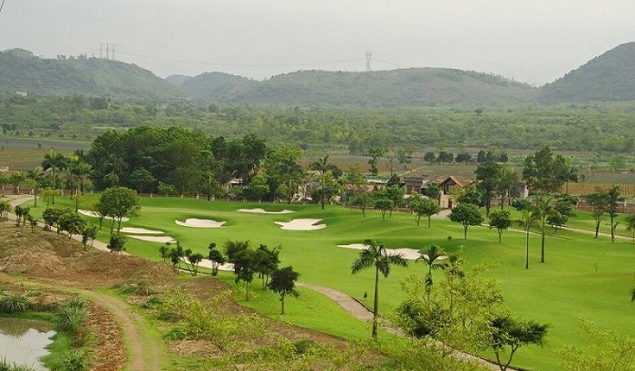 Sân golf ở gần hồ Đồng Chương Ninh Bình 