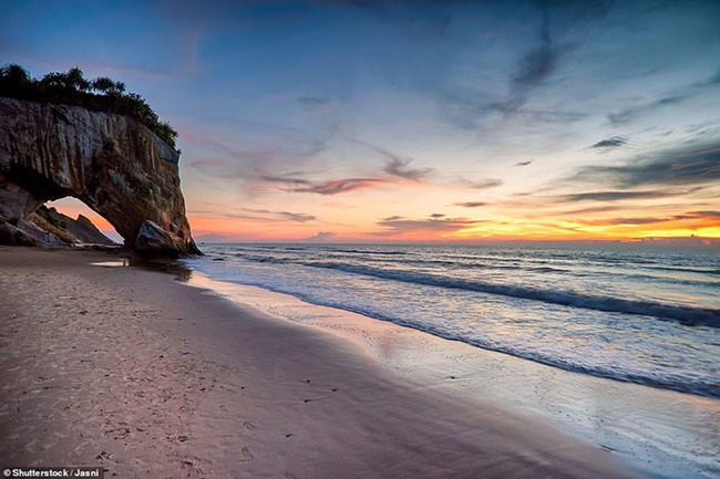 Việt Nam: Cửa Đại lọt Top Những bãi biển đẹp nhất châu Á năm 2022 với "vẻ đẹp không tì vết" - Ảnh 5.