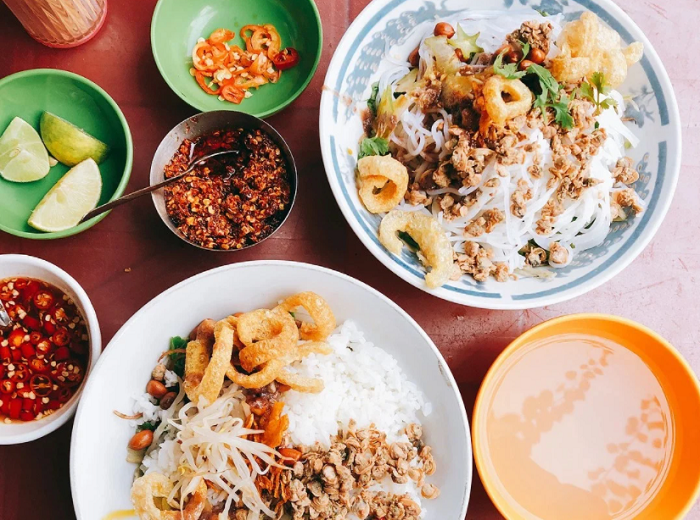 khu ẩm thực ở Sài Gòn - hẻm 284 Lê Văn Sỹ