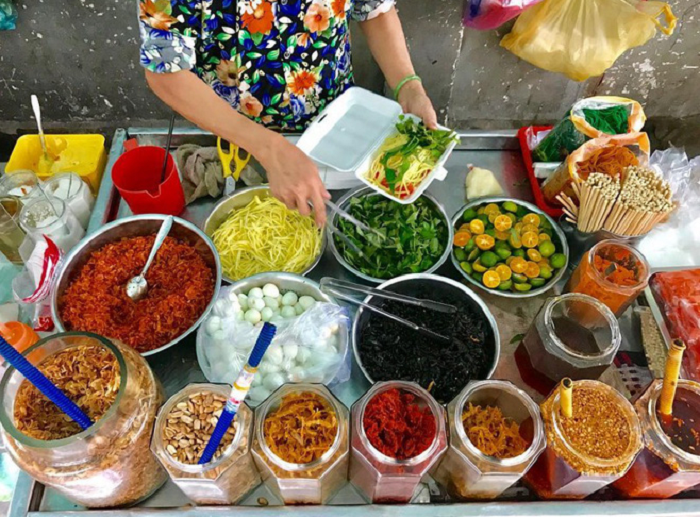 khu ẩm thực ở Sài Gòn - hẻm 200 Xóm Chiếu