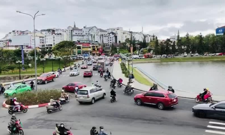 Hàng chục nghìn du khách đến Đà Lạt