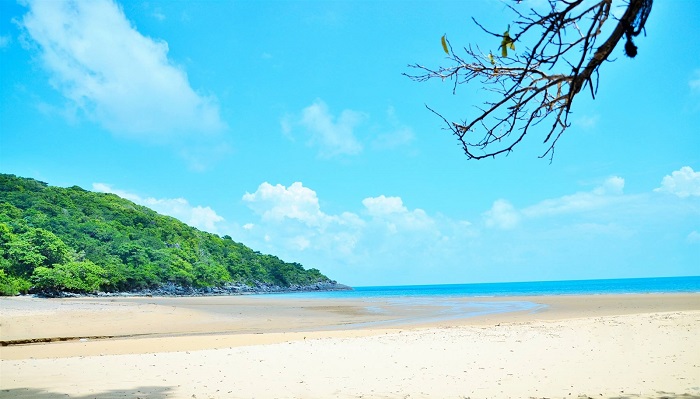 bãi biển ở Côn Đảo