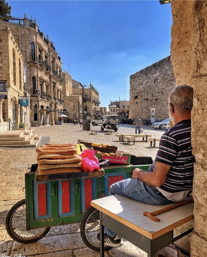 Một xe bán đồ ăn đường phố trong thành phố cổ Du lịch Jerusalem