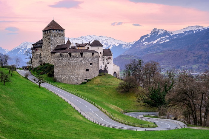 Liechtenstein là một trong những quốc gia nhỏ nhất và giàu nhất trên thế giới - du lịch Liechtenstein