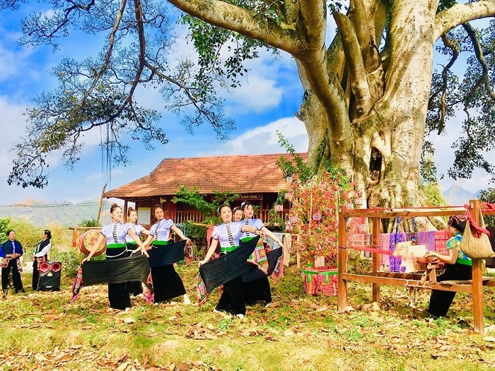 người dân tộc Thái sinh sống tại khu du lịch rừng thông bản áng Mộc Châu