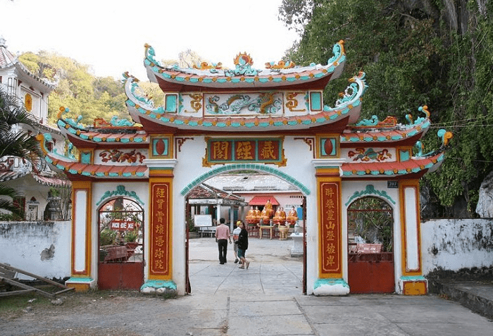 Hòn Phụ Tử Kiên Giang  - chùa Hang